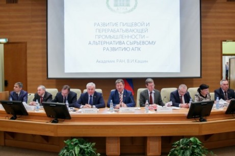 Комментарий. Владимир Кашин: все внимание «мини-заводам – коровкам».