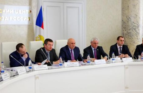 Комментарий. Плотников: договор на льготный кредит под силу заполнить академикам, а не простым фермерам.