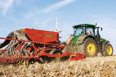 John Deere объявляет о партнерстве с компанией Väderstad в России и Украине.