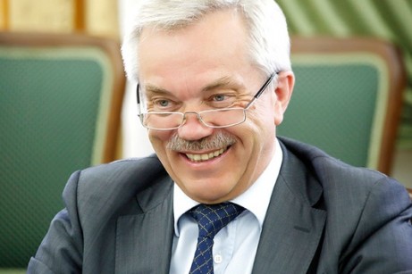 Комментарий. Губернатор Савченко: я не бронзовею и пойду на выборы.