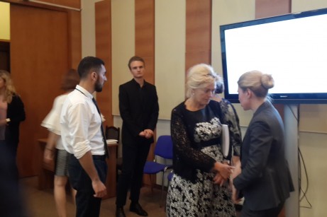 Комментарий. В. Таранин: хвалимся продажей зерна, а коров становится меньше.
